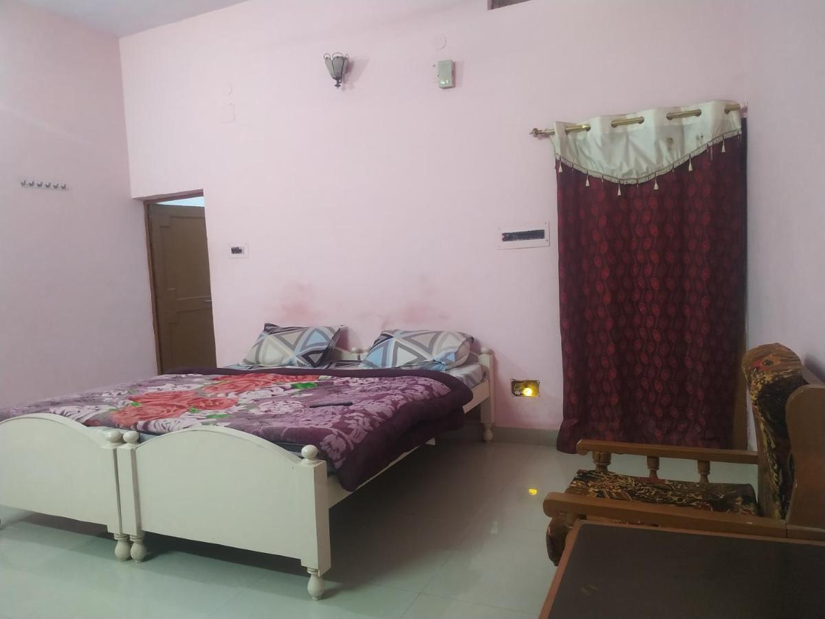 Hotel Shri Mahant Orchha 5 Mint Walking From Ram Raja Temple Exterior foto