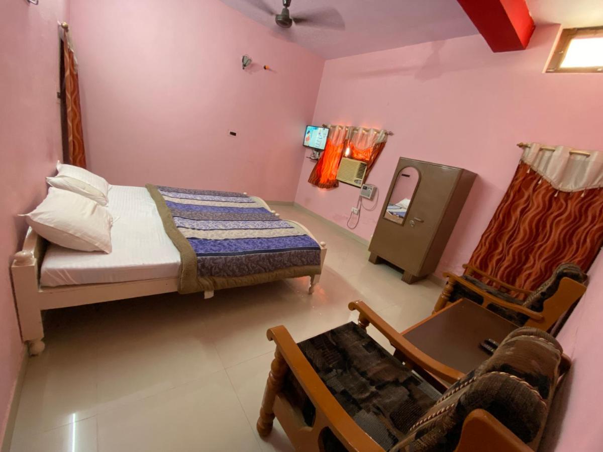 Hotel Shri Mahant Orchha 5 Mint Walking From Ram Raja Temple Exterior foto