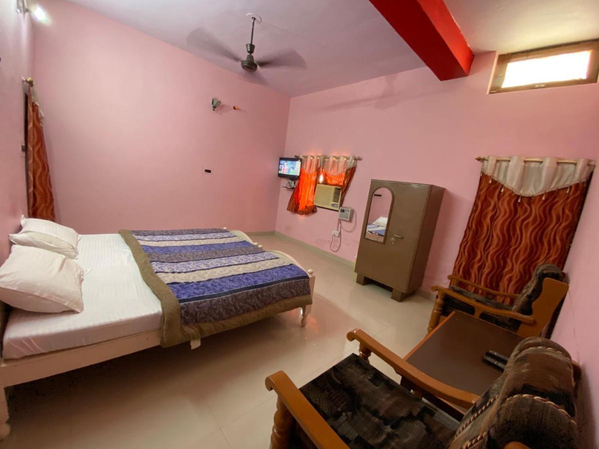 Hotel Shri Mahant Orchha 5 Mint Walking From Ram Raja Temple Exterior foto