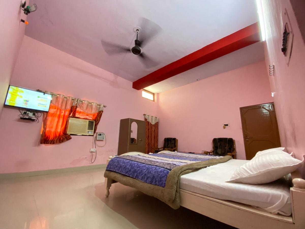 Hotel Shri Mahant Orchha 5 Mint Walking From Ram Raja Temple Exterior foto