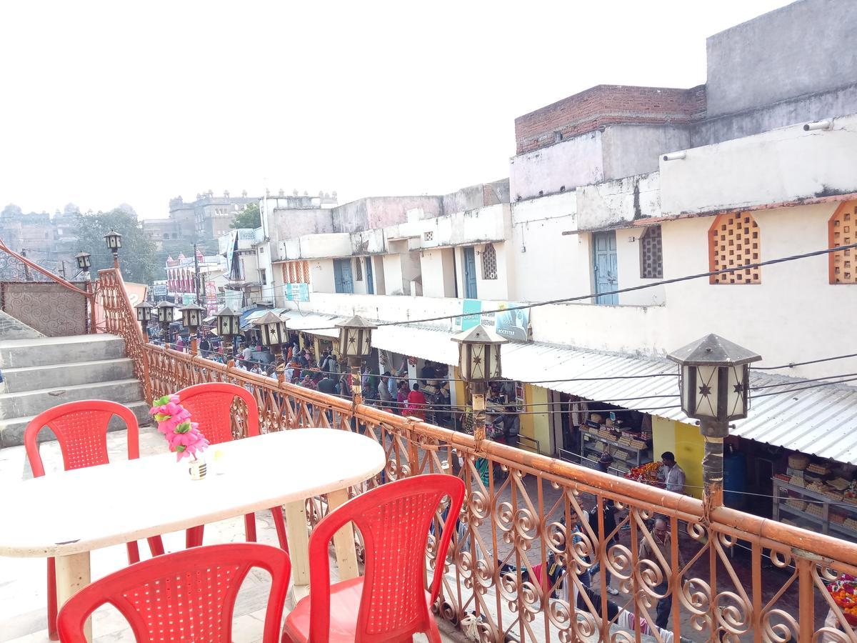 Hotel Shri Mahant Orchha 5 Mint Walking From Ram Raja Temple Exterior foto