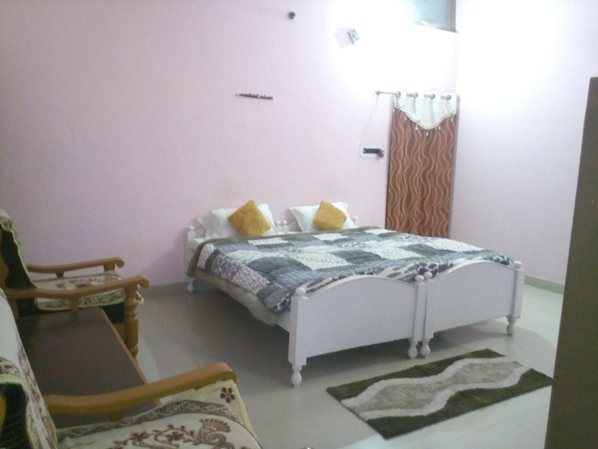 Hotel Shri Mahant Orchha 5 Mint Walking From Ram Raja Temple Exterior foto