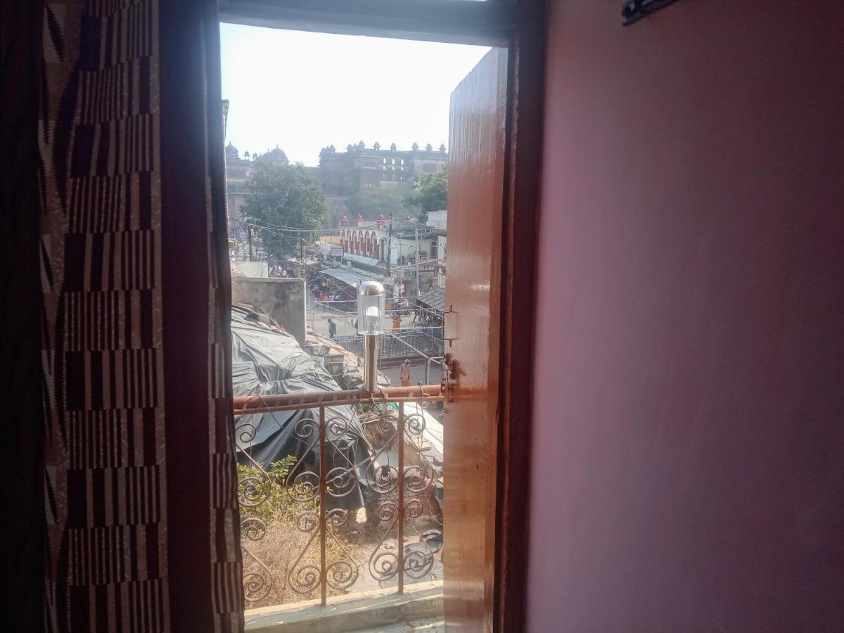 Hotel Shri Mahant Orchha 5 Mint Walking From Ram Raja Temple Exterior foto
