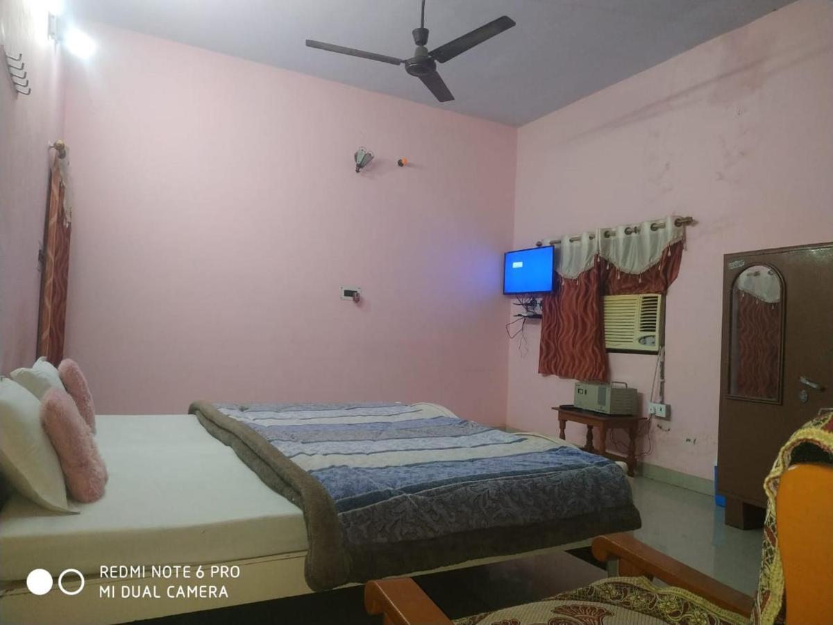 Hotel Shri Mahant Orchha 5 Mint Walking From Ram Raja Temple Exterior foto